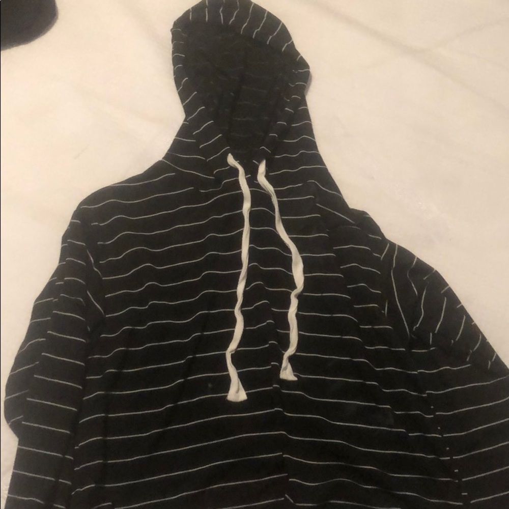 black and white hoodie cropped